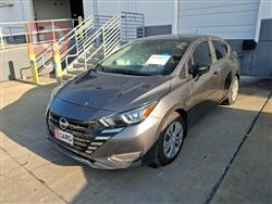 نيسان فيرسا